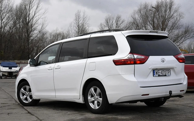 Toyota Sienna cena 97999 przebieg: 133900, rok produkcji 2015 z Sulejówek małe 352
